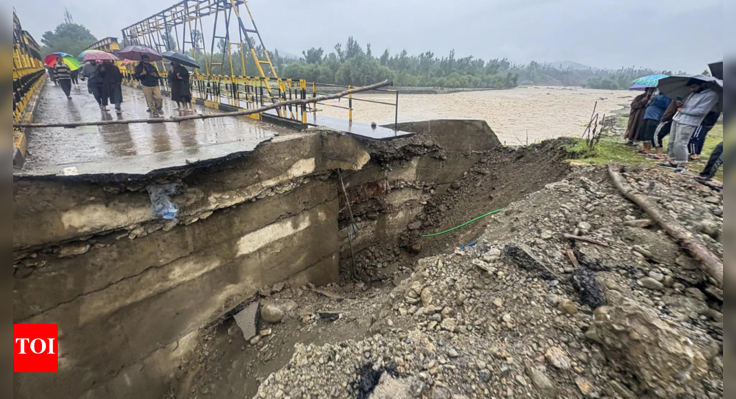 <div>Monsoon toll mounts to 500 in Himachal Pradesh, J&K, Punjab, Haryana</div> <div>Monsoon toll mounts to 500 in Himachal Pradesh, J&K, Punjab, Haryana</div>