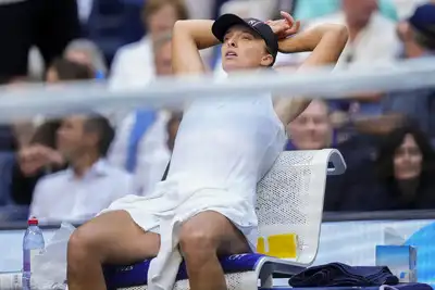  Iga Swiatek stunned; Felix Auger-Aliassime edges four-hour epic to reach semifinals