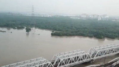  Rekha Gupta dials Haryana CM; repair work starts at Mungeshpur drain