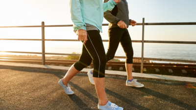 6 ways to improve posture while walking to prevent spine problems