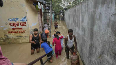  SC takes note of landslides, floods in various states; issues notice to Centre