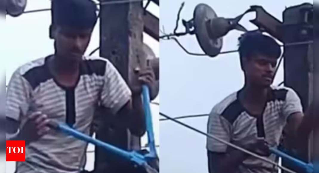 <div>Spark missing? Upset man cuts power to girlfriends village; filmy video goes viral</div> <div>Spark missing? Upset man cuts power to girlfriend's village; filmy video goes viral</div>