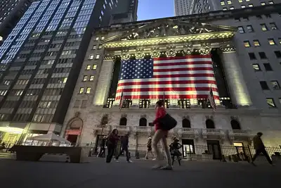  Wall Street trades in green; Dow jumps 50 points; S&P gains 0.1%