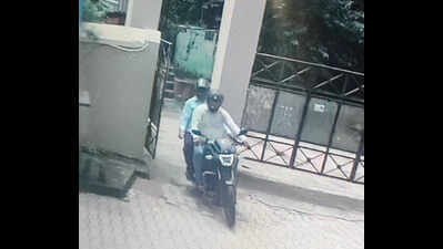  Miscreants steal Rs 30 lakh from apartments