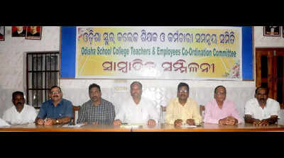 Teachers to protest today for service benefits