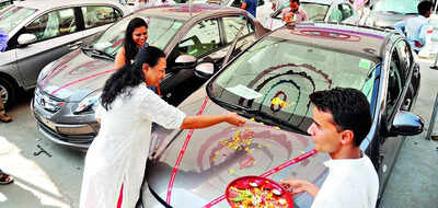 While car buyers rejoice, dealers with old inventory stare at Rs 2,500 crore hit