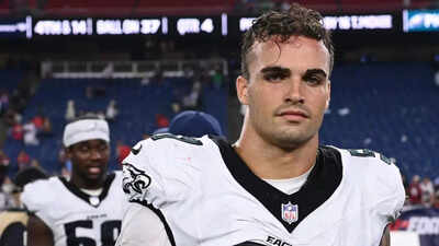 Eagles lose Ben VanSumeren to knee injury as opener turns chaotic against Cowboys