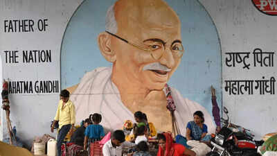 Mayur flyover graffiti reflects struggles of Khadar residents during Yamuna floods