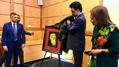  Tamil Nadu CM unveils Periyar portrait at Oxford; hails 'Self-respect Movement'