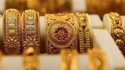  Prices surge Rs 900 near record high; silver stays flat at Rs 1.25 lakh per kg