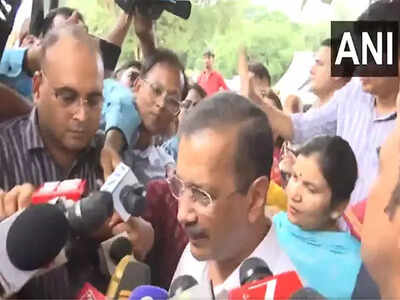 AAP chief Arvind Kejriwal inspects flood affected areas in Delhi, urges aid and support from government
