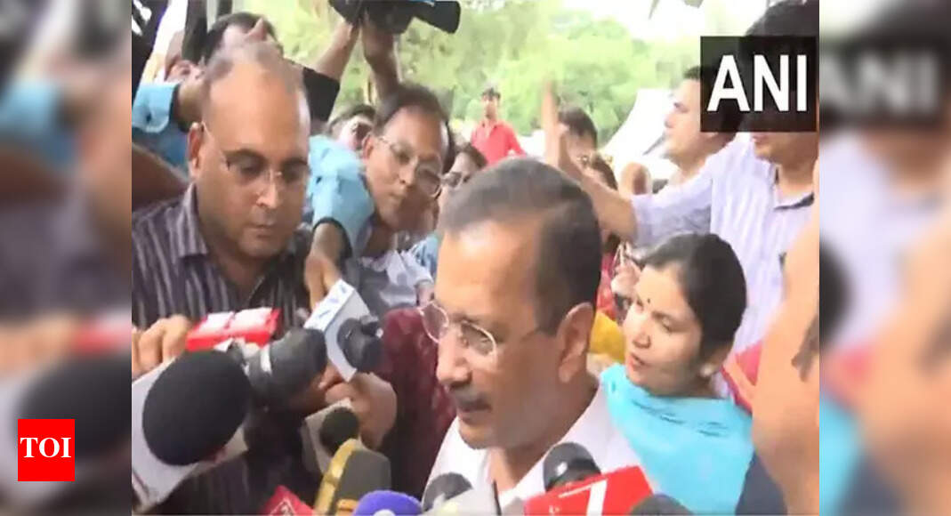 AAP chief Arvind Kejriwal inspects flood affected areas in Delhi, urges aid and support from government