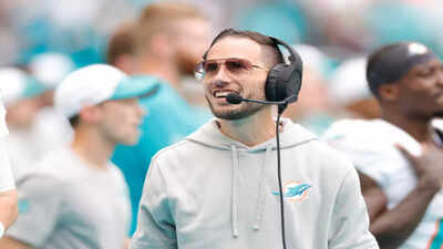 Miami Dolphins hit hard as James Daniels ankle injury adds pressure on Mike McDaniel in 2025 Season