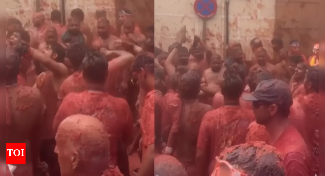 ‘Jumma Chumma’ hits Spain’s La Tomatina: Indians singing the Bollywood classic goes viral