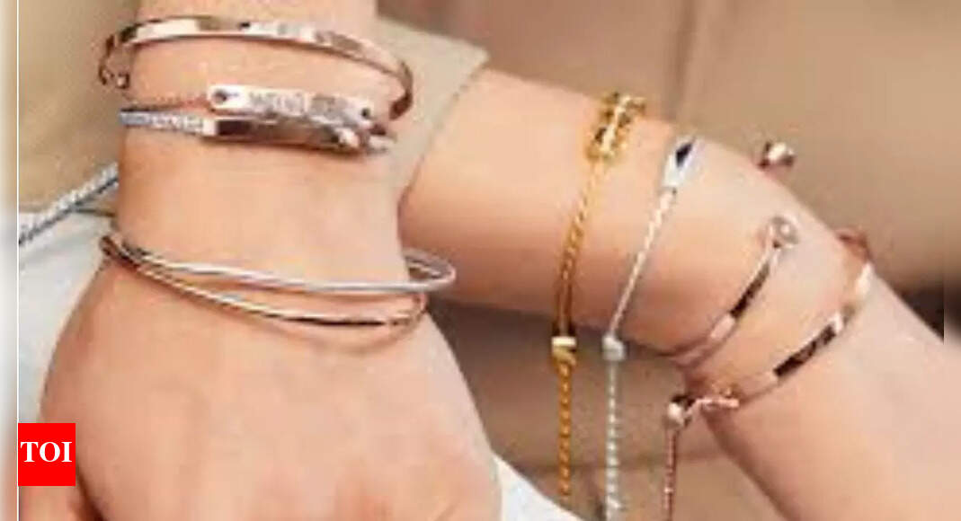 How to mix gold and silver jewellery without overdoing it