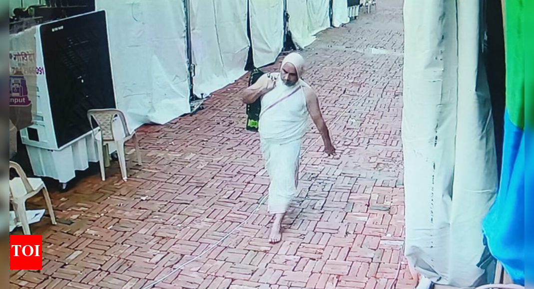 Delhi: 1 kg gold kalash stolen from Jain fest at Red Fort; FIR filed