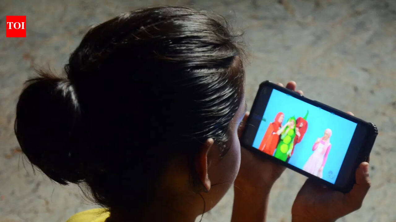 Understanding Virtual Autism: The Impact of Excessive Screen Time on ...