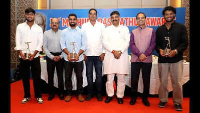 Rajasthan Ranji captain Mahipal Lomror, teenage cricketers Kartik Sharma and Yatharth Bhardwaj receive 32nd Mathuradas Mathur Awards