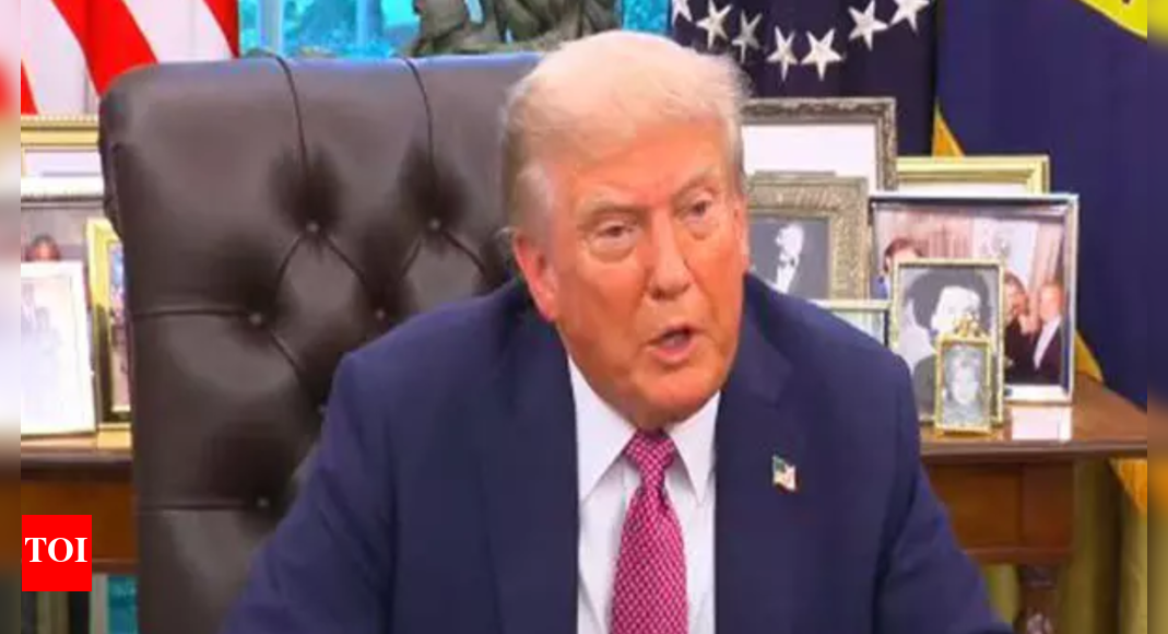 <div>'He was an FBI informant': House Speaker Johnson defends Trump on Epstein; calls 'Democrat hoax' claim misrepresented</div>