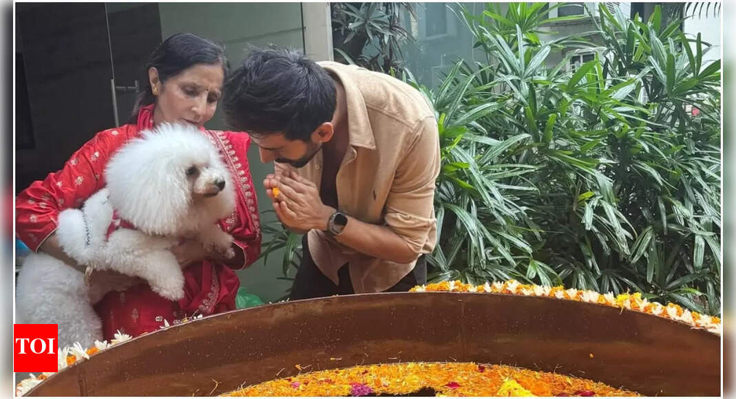 Kartik bids farewell to Ganpati with family and pet Katori