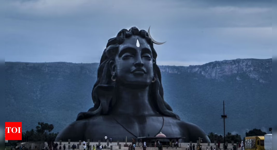 Dhut family creates six-and-a-half-foot Adiyogi Shiva idol at their home