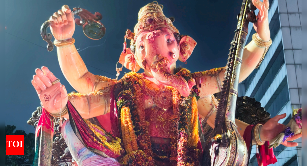 Ganesh visarjan held amid pothole-ridden roads in Kalyan-Dombivli
