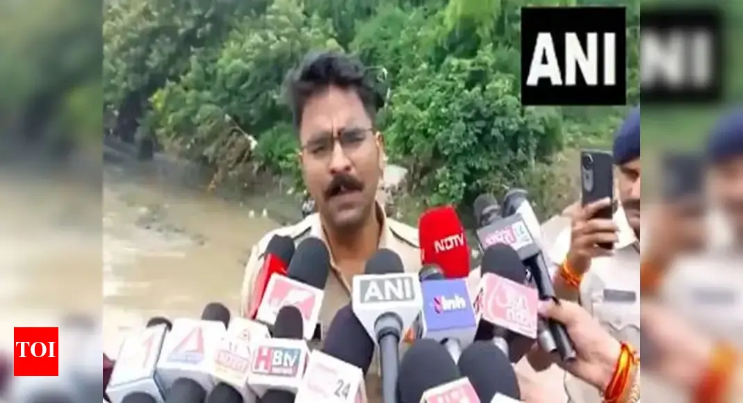 Madhya Pradesh: 3 police officers killed as car plunges into Shipra river in Ujjain Madhya Pradesh: 3 police officers killed as car plunges into Shipra river in Ujjain