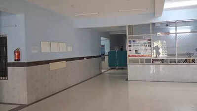 Referral hospital in West Champaran fails to serve due to shortage of doctors, staff