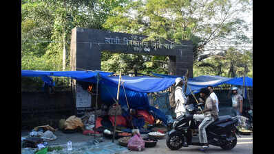  A community space in crisis