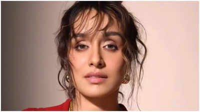 Shraddha Kapoor devours all of 6 'Ukadiche Modak' on Ganpati Visarjan