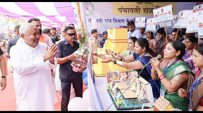 Nitish vows to make women economically self-reliant