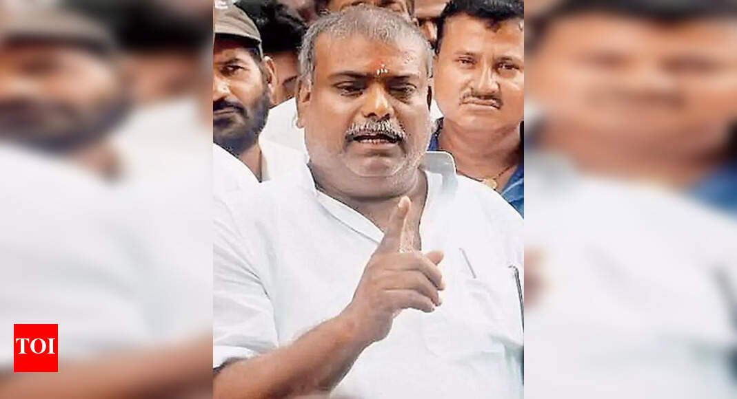 RJD workers protest against ex-minister’s remarks against family of Lalu Prasad