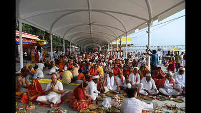 Pitripaksh: Gaya brims with pilgrims, over 50k perform pind daan on Day 1