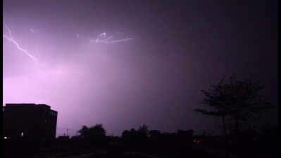 Tragic Lightning Strikes Claim Four Lives in Jharkhand, Including Two Women Farmers