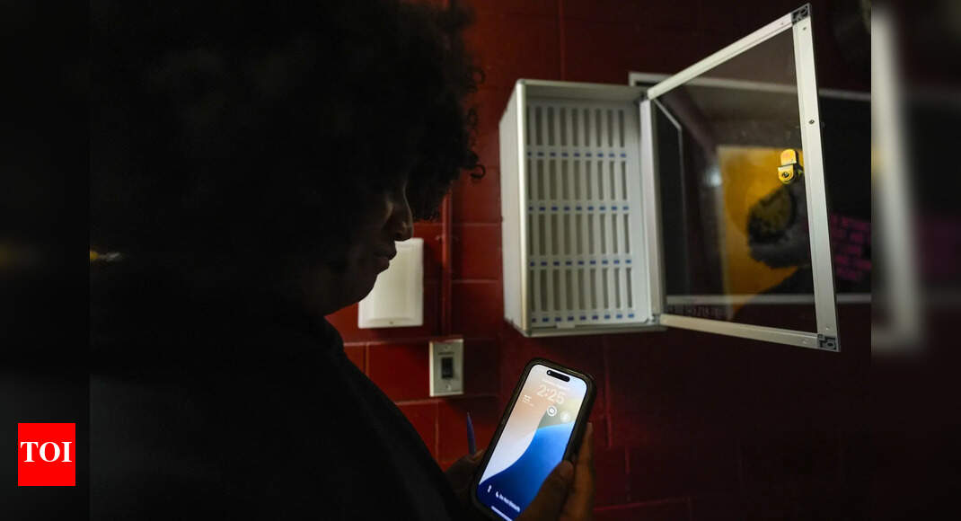US schools turn to locked magnetic pouches to curb student cellphone ...