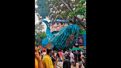 Big five mandals keep time, crowd gets its fill of song, dance and dazzling displays