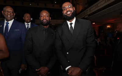 “You finally got a haircut!"- Dwyane Wade pokes fun at LeBron James at 2025 Hall of Fame ceremony