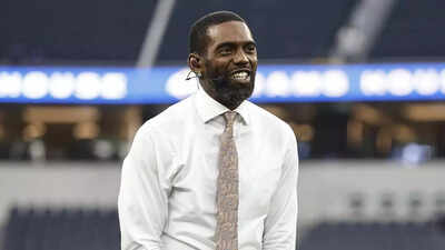Randy Moss makes tearful ESPN return after defeating cancer, calling it “a great day” for football fans