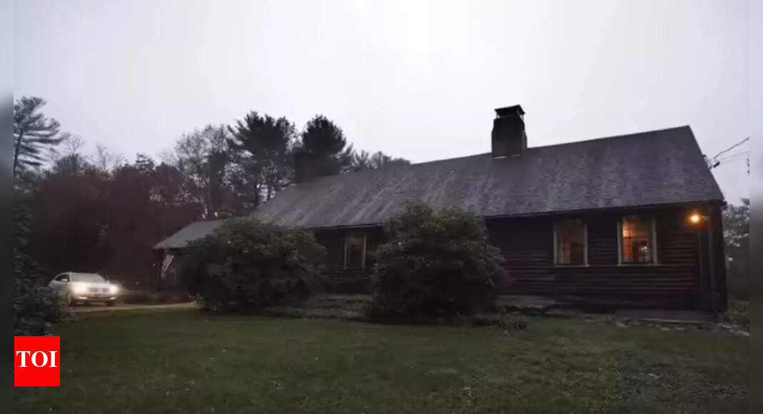 ‘Conjuring’ house up for sale: Rhode Island farmhouse goes under hammer on Halloween ‘Conjuring’ house up for sale: Rhode Island farmhouse goes under hammer on Halloween