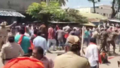 Mandya clash: Stone pelting mars Ganpati procession in Karnataka; Hindu groups protest, lathi-charge follows