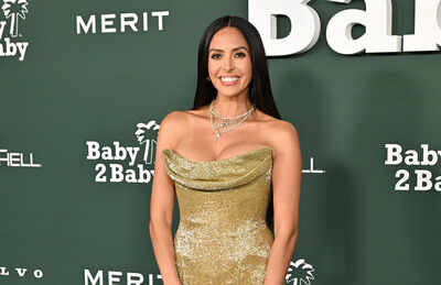 "Keep me posted"- Vanessa Bryant takes a dig at pregnancy rumors with a cocktail during US Open Finals