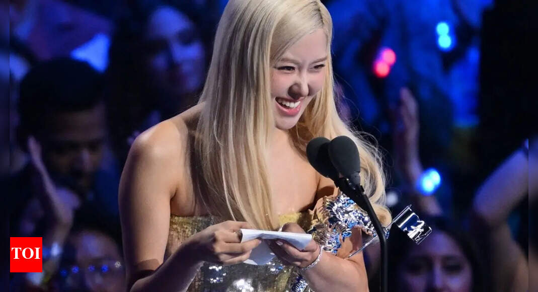 2025 VMAs: Rose wins song of the year award for 'APT.'