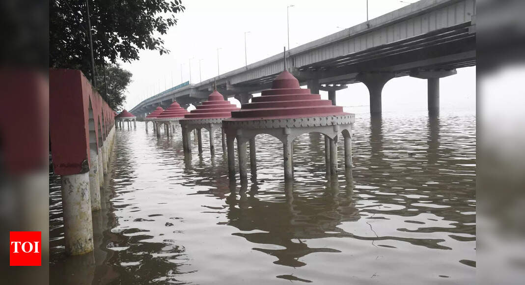 Heavy rain pushes Ganga above danger level in Patna
