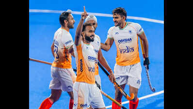 Rs 10 lakh award for each India hockey player: CM