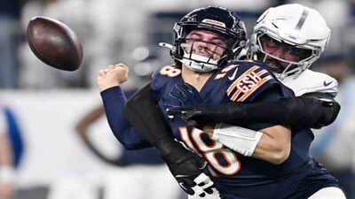  Who is more likely to win Monday Night Football in Week 1 of the 2025 NFL Season?