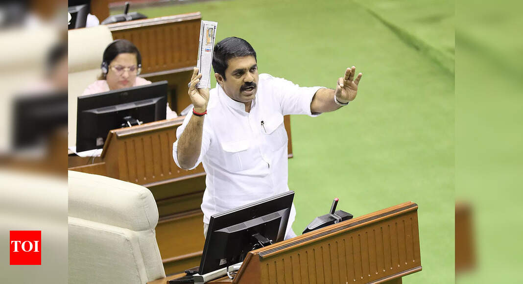 Vijai Sardesai opposes PPP plan for Margao bus stand redevelopment