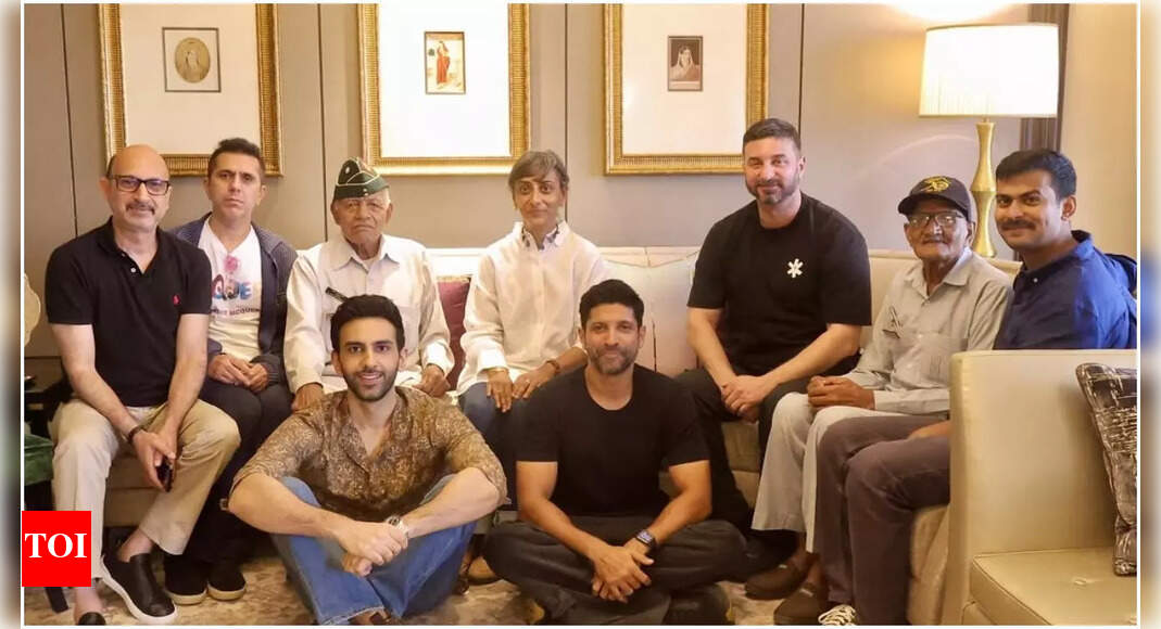 Farhan Akhtar meets survivors of Battle of Rezang La, shares heartfelt gratitude: 'I thank them for blessing us'