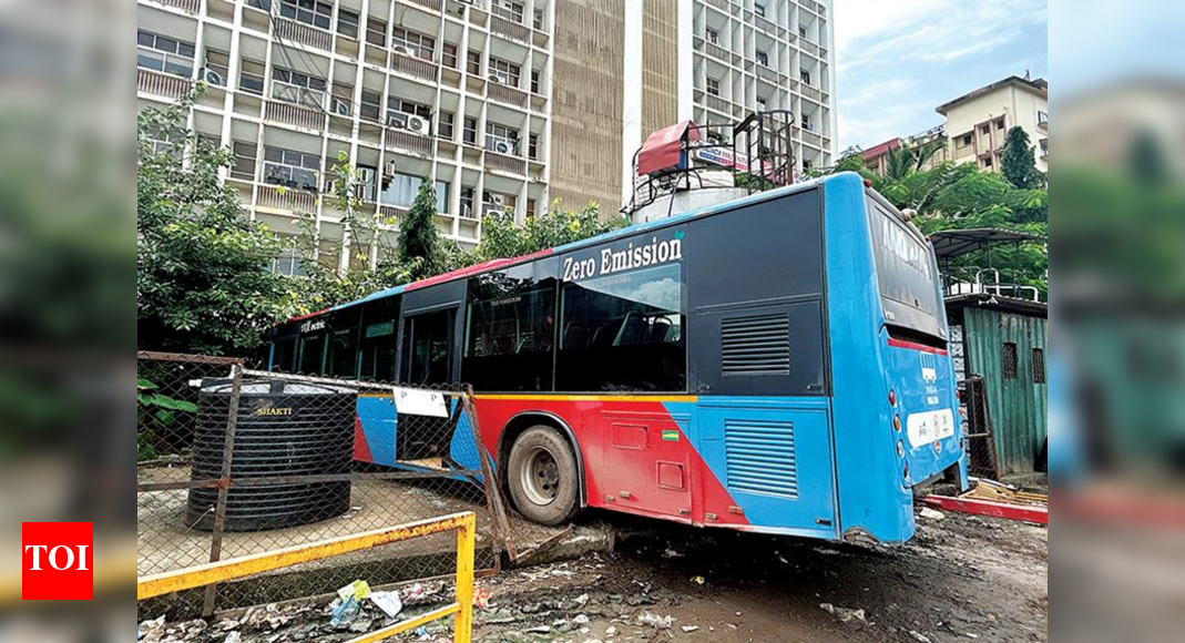 Kadamba EV bus crashes, Rs 1L damage estimated