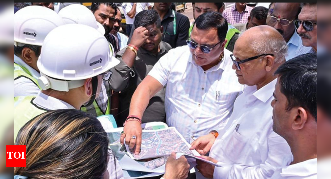 Repair Dabolim service road before starting flyover work