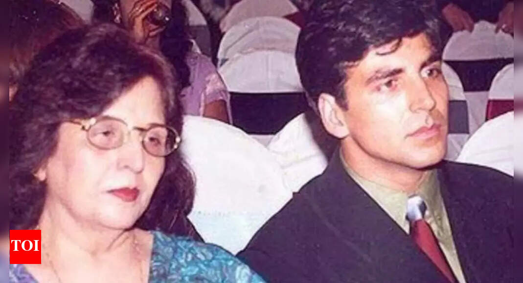 When Akshay gave first signing amount to his mother